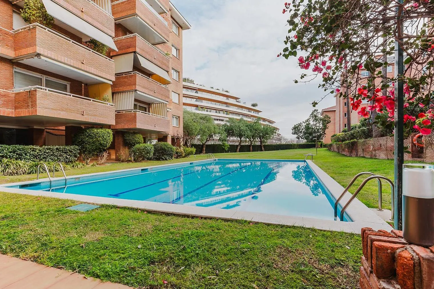 Blueground Pedralbes Pool Garden Ac Bcn-175 Lejlighed Barcelona Spanien